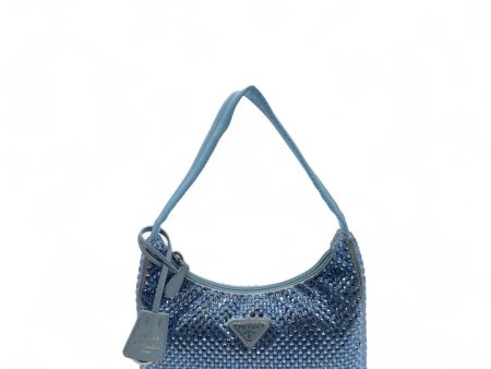 Prada Handtasche Re-Edition 2000 Satin Mini Hobo Kristall in hellblau on Sale